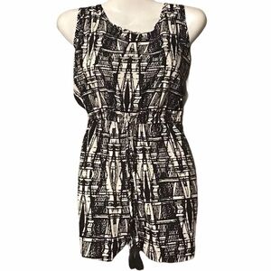 NWOT Women Black and White Lightweight Elastic Waist Romper / Shorts